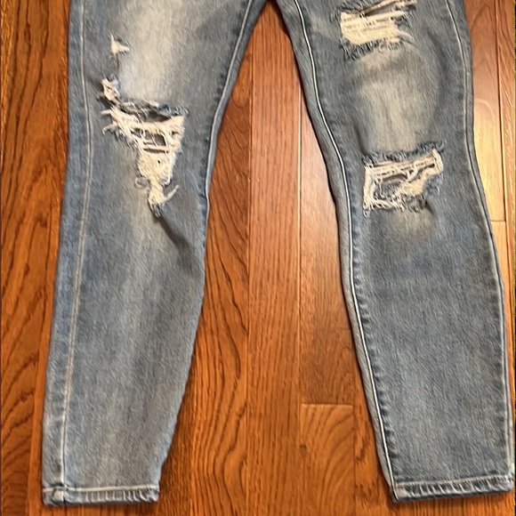 Cello Size 9 High Rise Straight distressed Jeans - Picture 3 of 7